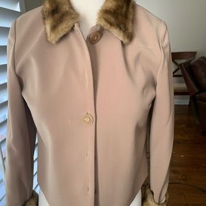 Positive attitude petite 6, tan 3 piece pant suit fur trimmed